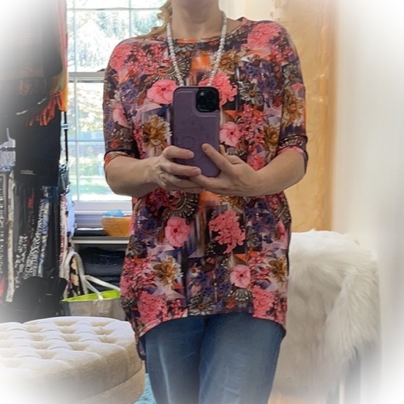 💕NWT Super Cute Lularoe Irma Floral Top💕 - Picture 10 of 10